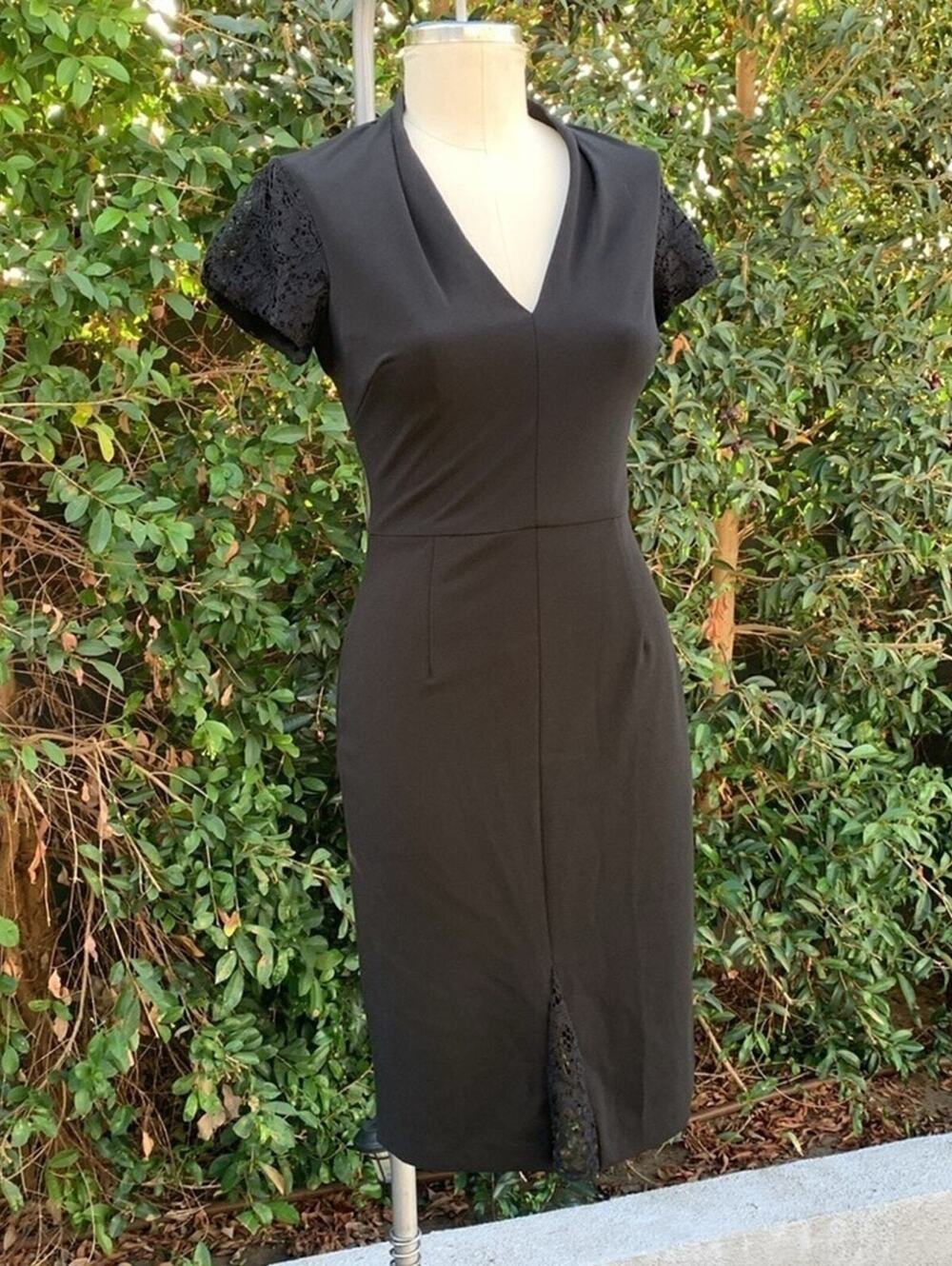 Betsey Johnson Sheath Black V-Neck Cocktail Midi Dress Lace Cap Sleeve Women’s 4